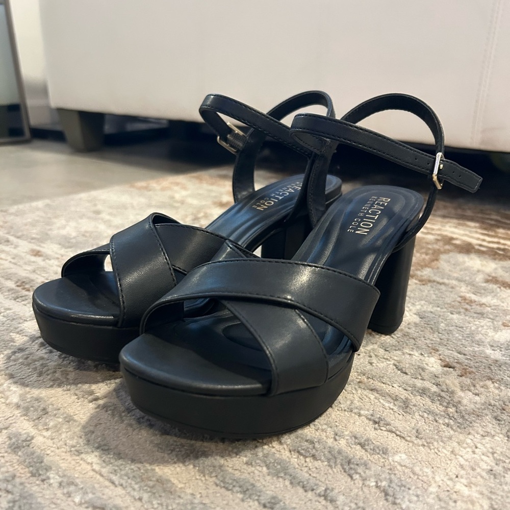 Kenneth Cole Reaction Black Platform Sandals - Picture 3 of 4